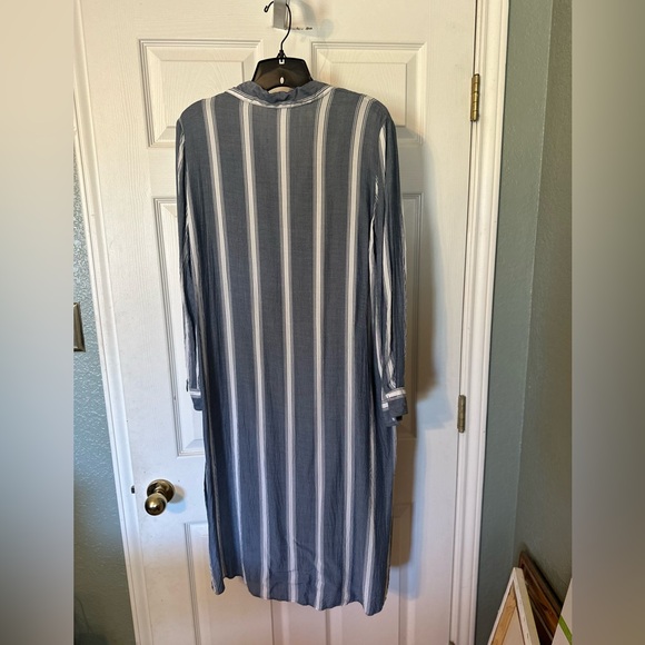 Express button down shirt dress. Size M - Picture 3 of 5